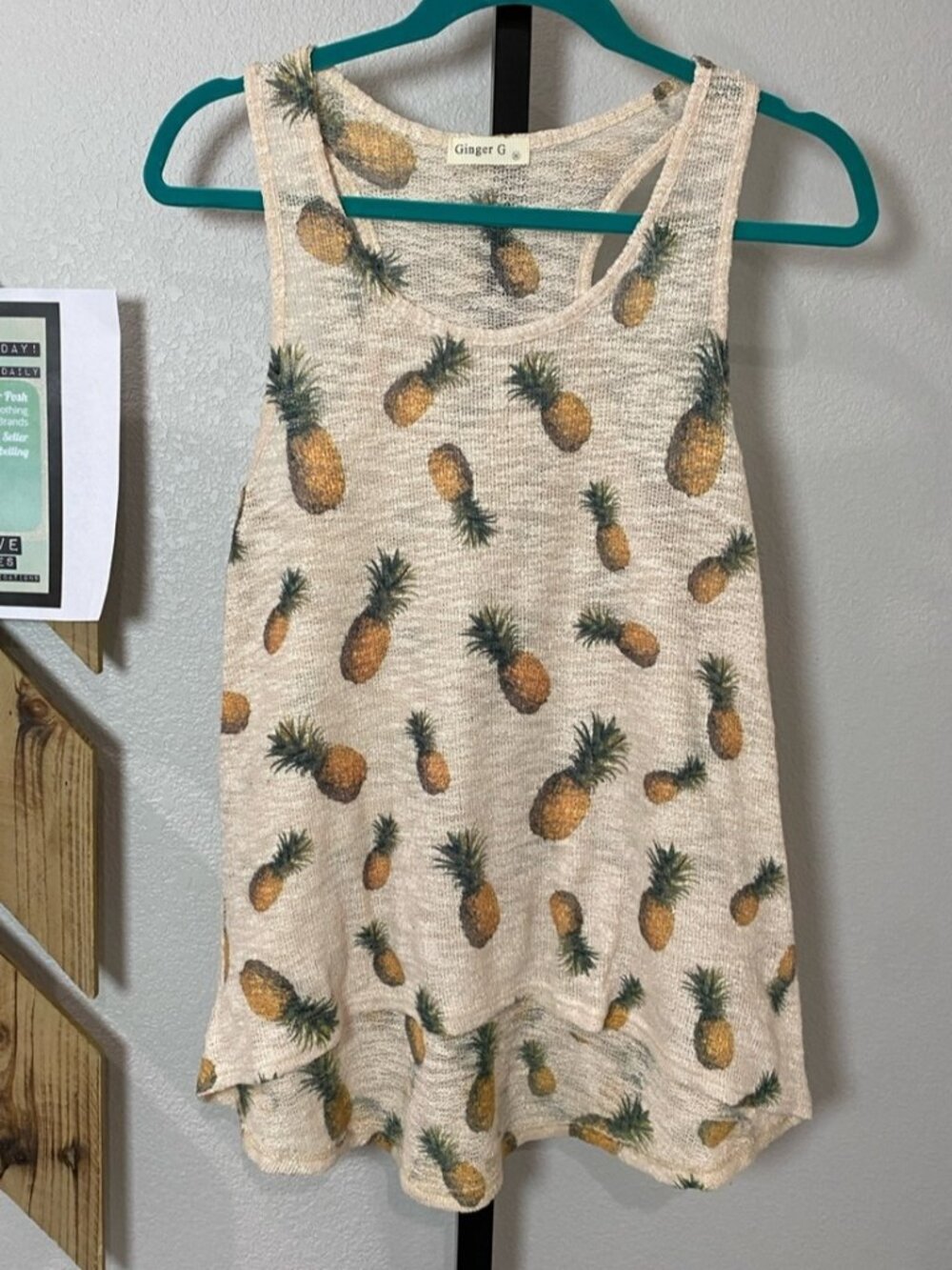Pineapple-Print Sleeveless Top in Cream and Green szM